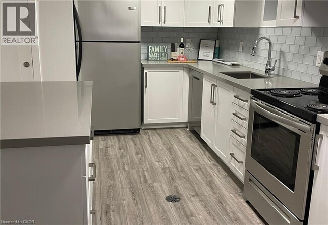 Building Photo - 221 Ascot Ct