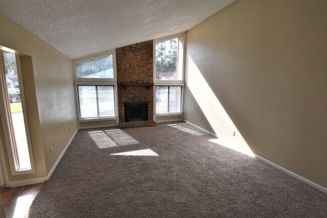 Foto del edificio - 10146 Pine Breeze Rd W