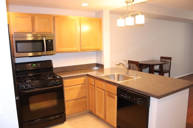Kitchen - 350 G St SW