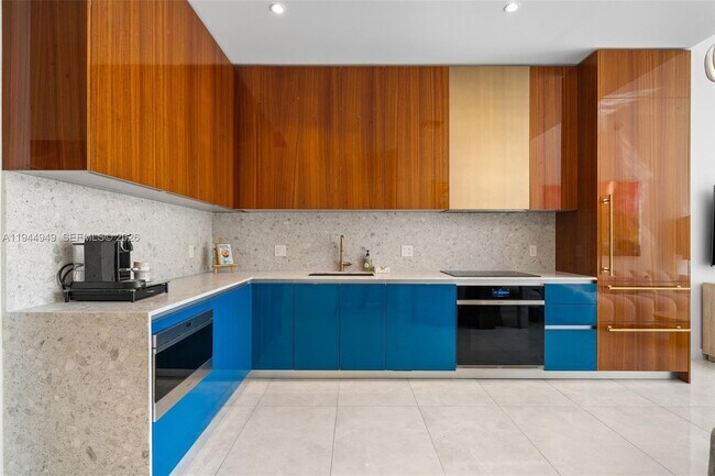 Foto del edificio - 2655 S Bayshore Dr