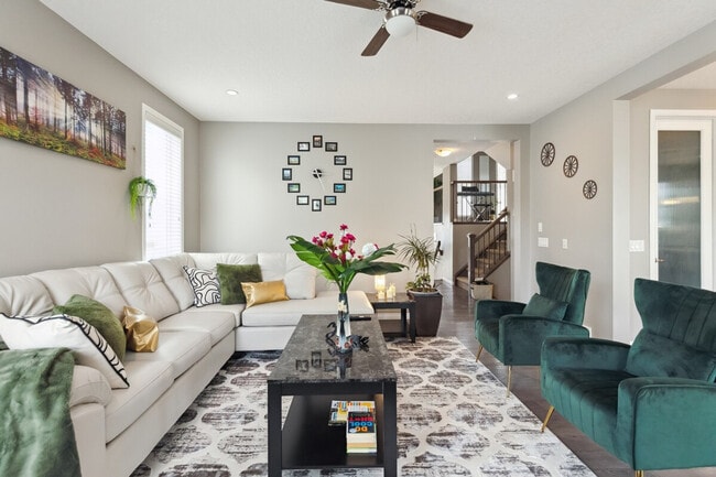 Building Photo - 581 W Park Dr