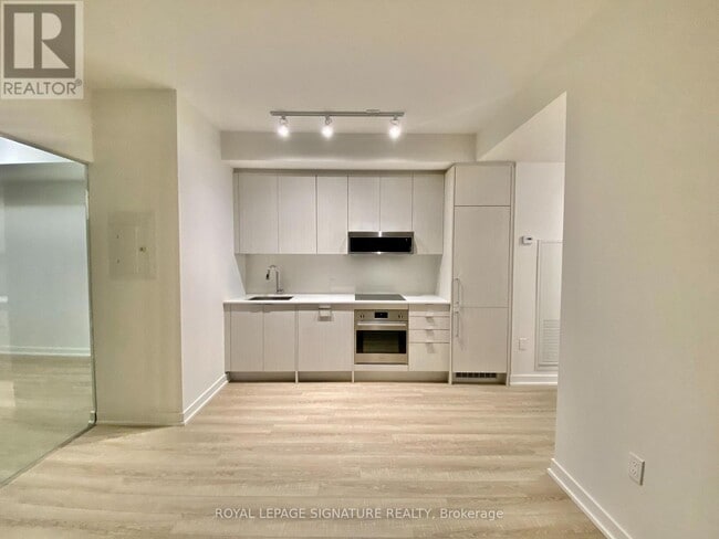 Building Photo - 250 Lawrence Ave W