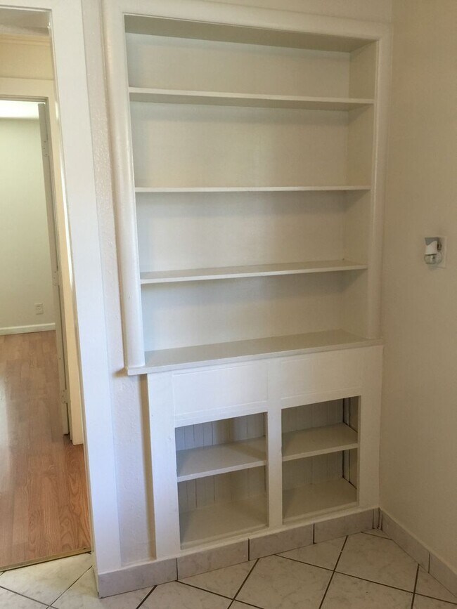 Foto del edificio - 2Bed/1Bath Single Family Home Located In Private Area Near East 14th St. San Leandro, Ca.