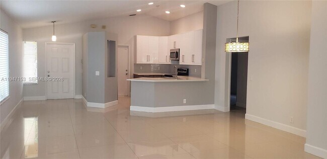 Foto del edificio - 1628 Salerno Cir