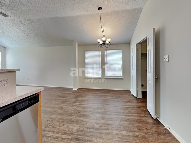 Building Photo - 2043 Wildwood Dr
