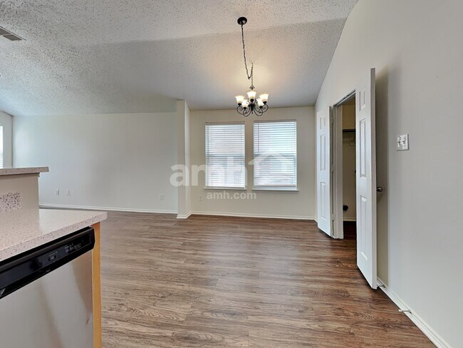 Foto del edificio - 2043 Wildwood Dr