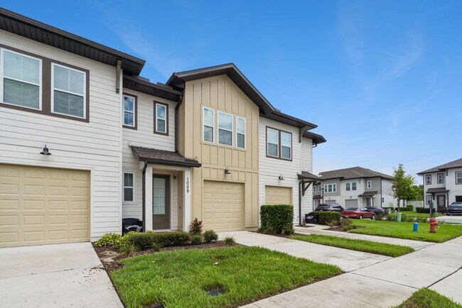 Building Photo - 1009 Plantation Ln