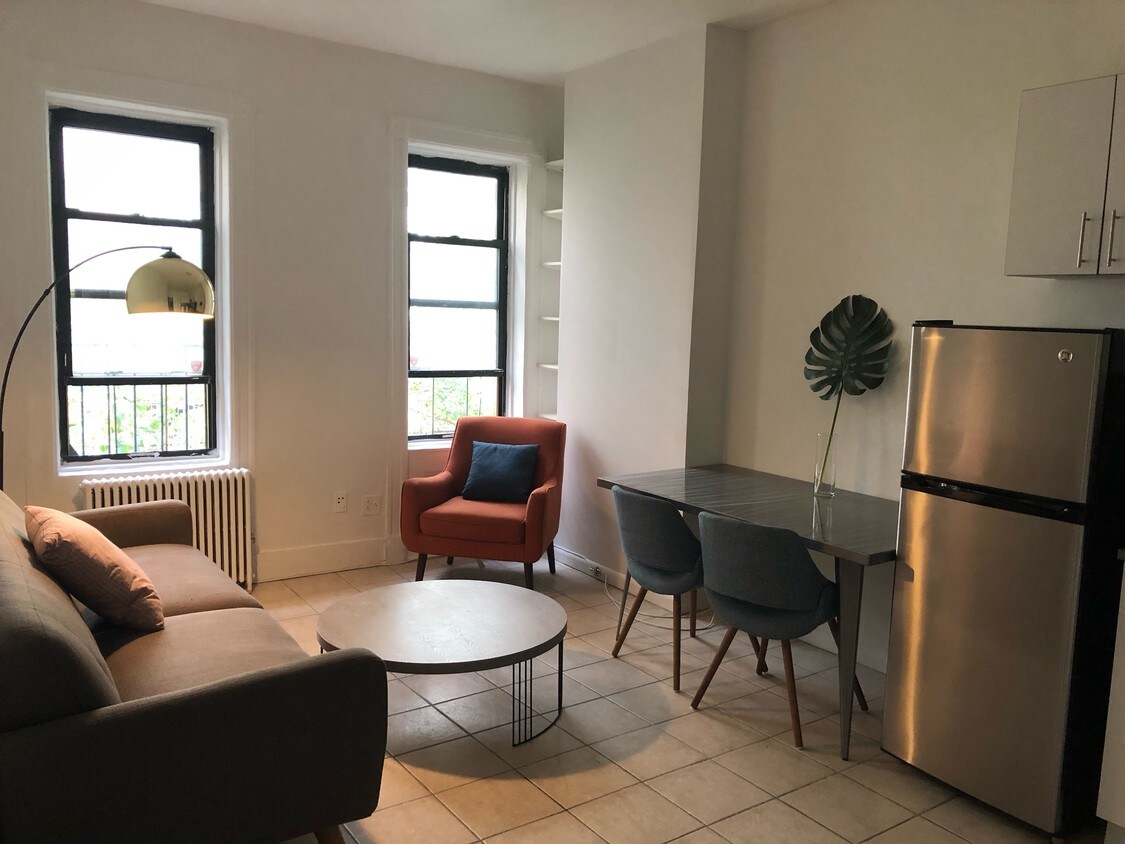 Foto principal - 445 E 78th St