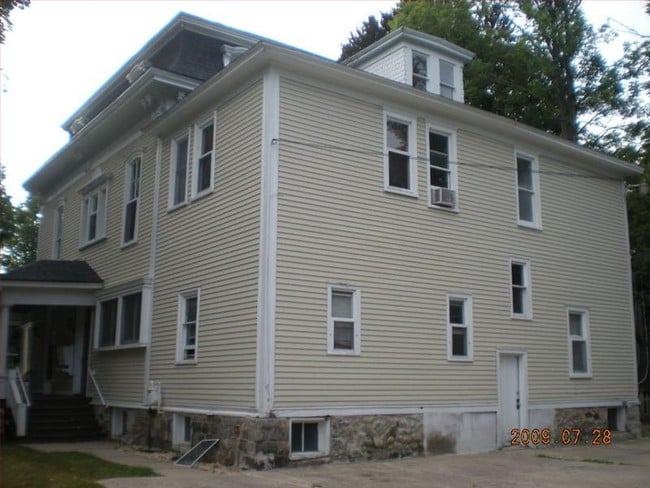 Building Photo - 321-323 Stuart Ave
