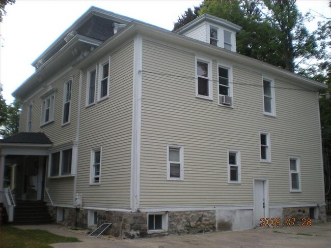 Foto del edificio - 321-323 Stuart Ave
