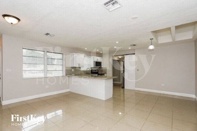Foto del edificio - 7521 Granada Blvd