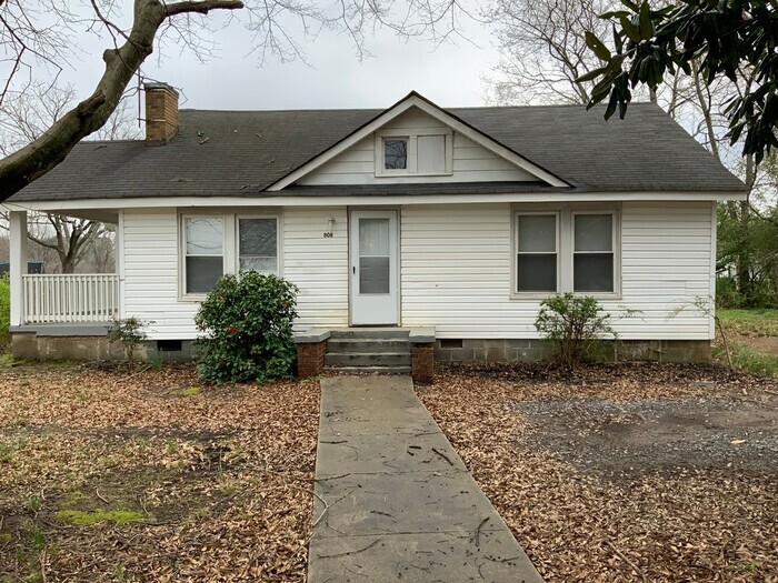 Primary Photo - 808 NC-161