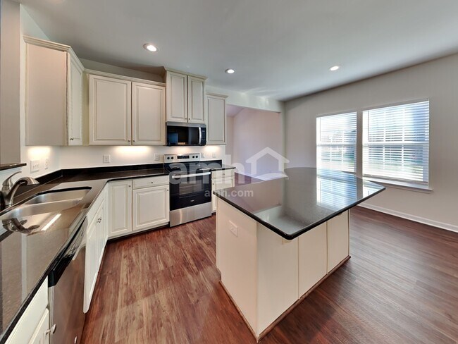 Foto del edificio - 1721 Muirwood Blvd