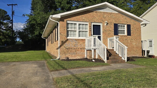 Building Photo - 901 Elmira Ave