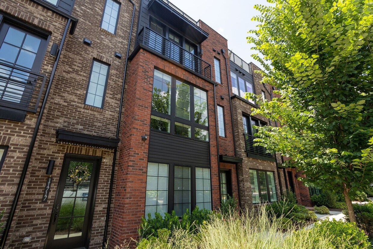 Foto principal - Luxury Reston Rental