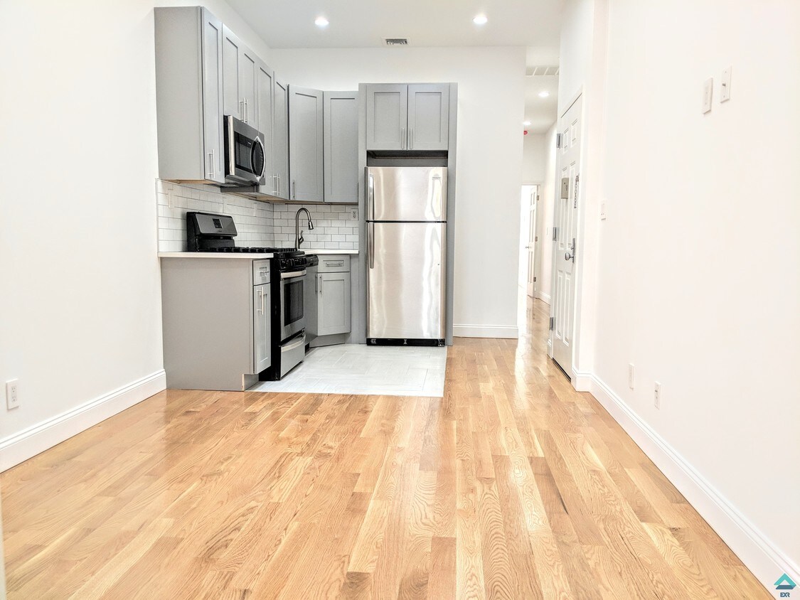 Primary Photo - 1822 Linden St