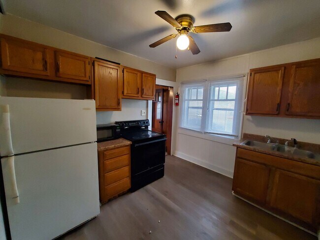 Foto del edificio - 808-810 W 2nd St