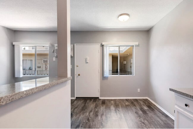 Building Photo - 1215 N McCadden Pl