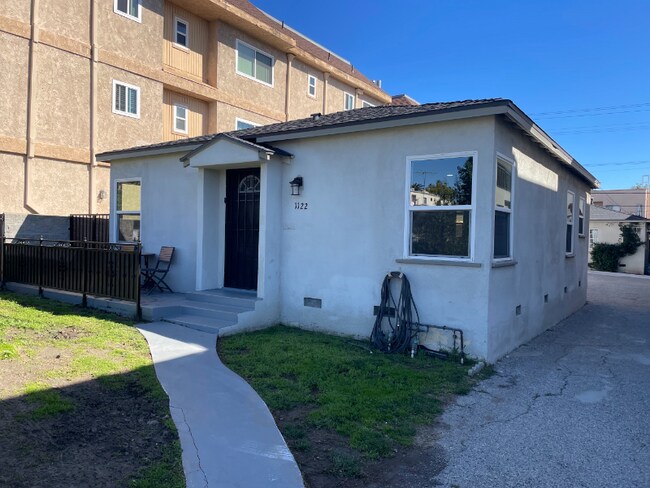 Building Photo - 1122 Irving Ave