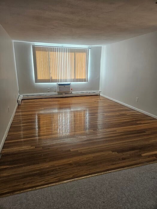 Building Photo - 572 Cummins Hwy