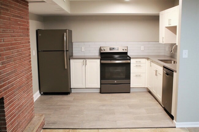 Building Photo - 304 Welch Ave