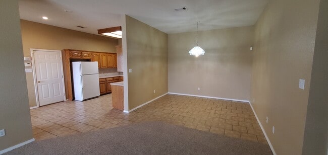 Building Photo - 5600 Elmwood Pl
