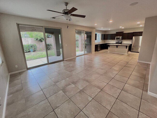 Foto del edificio - $2,695 Ashlan & Dewolf, 4 bedroom - Buckin...