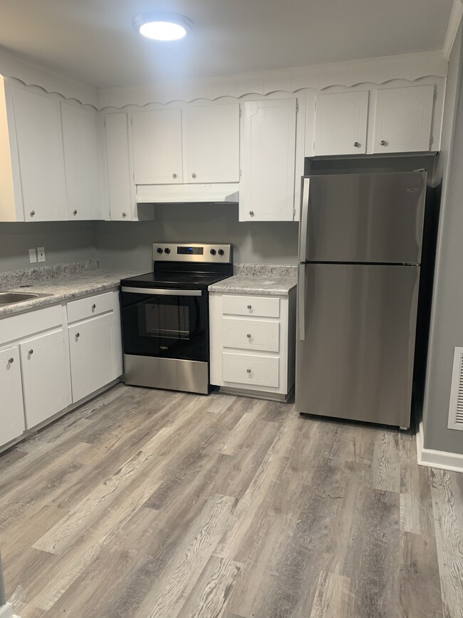 Beautiful large kitchen - 3413 Vineville Ave