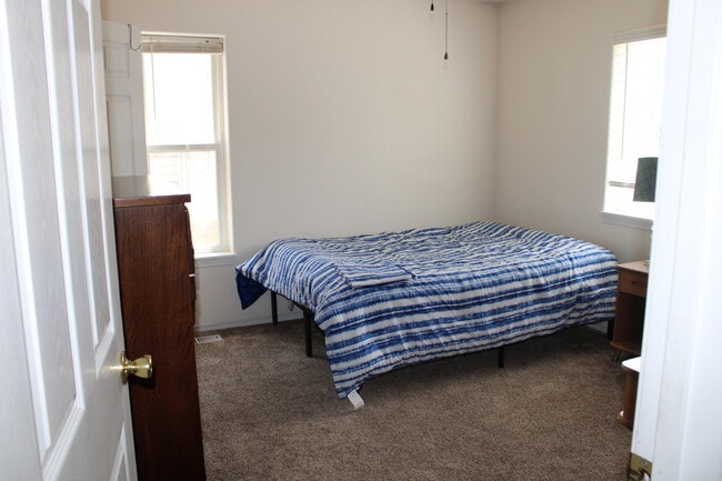 Building Photo - 1012 W Park St