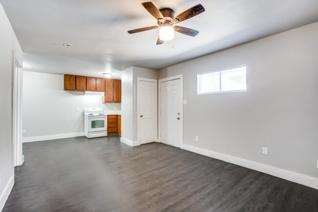 Building Photo - 6518 Weston St