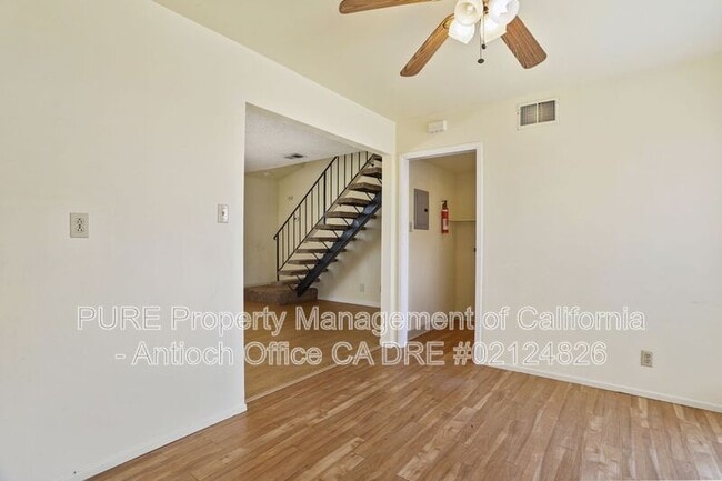 Building Photo - 3513 Fairview Dr