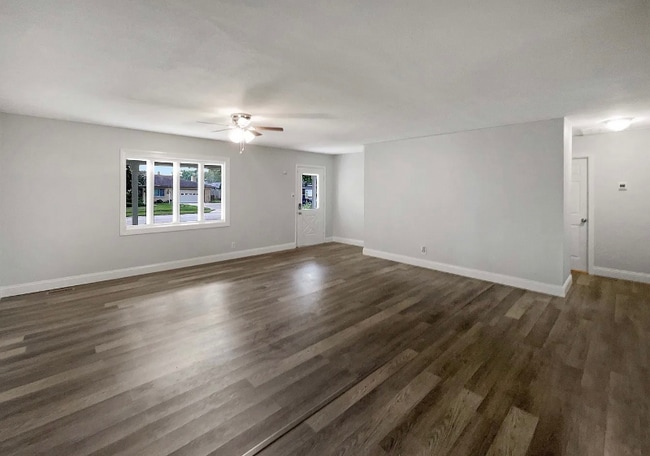 Foto del edificio - 8040 Goldenrod Ct