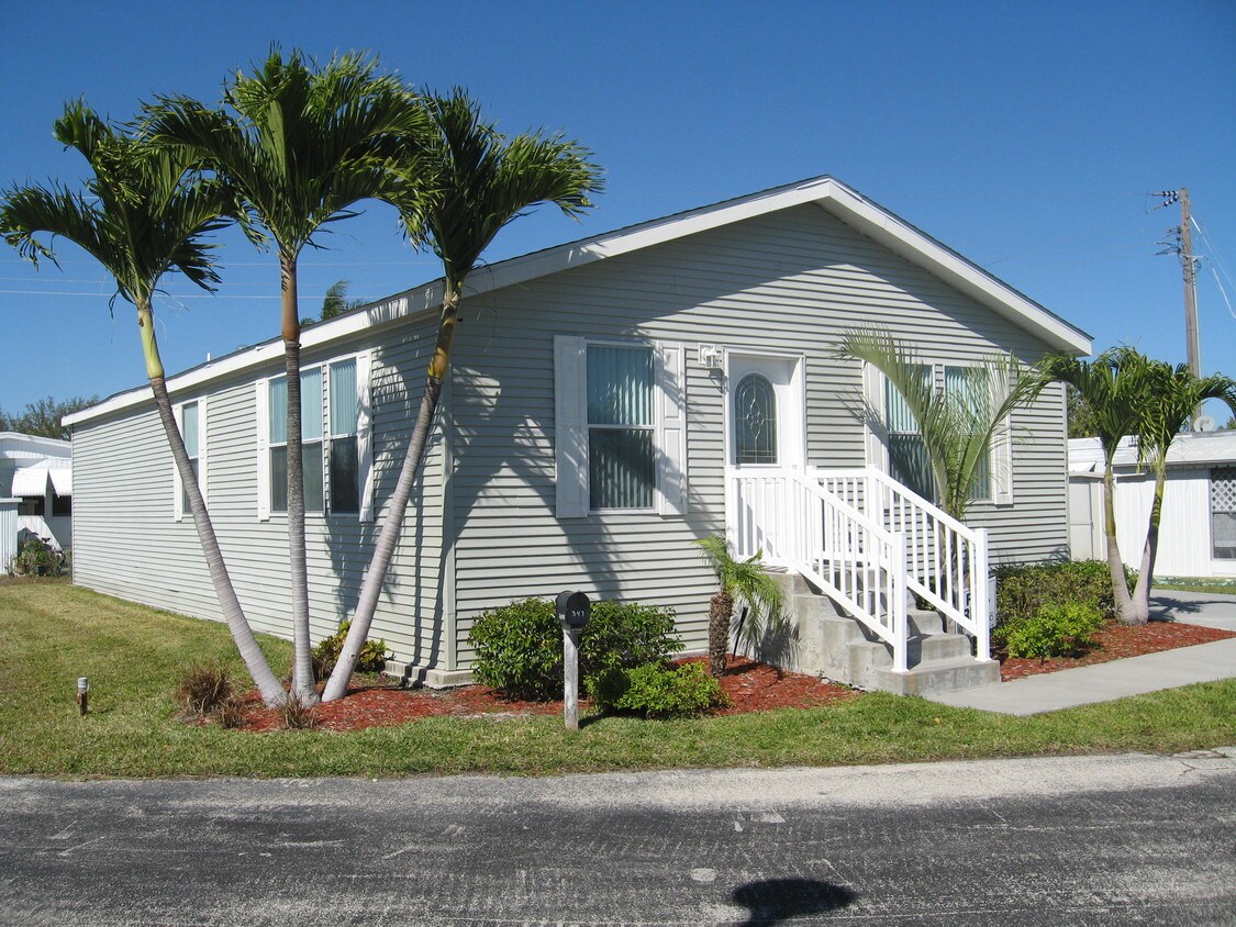 Primary Photo - 800 NE 48th St