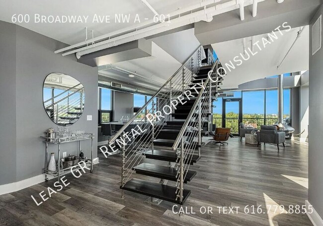 Building Photo - Desirable Union Square Corner Penthouse!