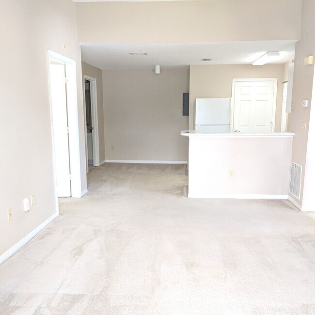 Foto del edificio - 1 bedroom, 1 bathroom condo for rent in Th...