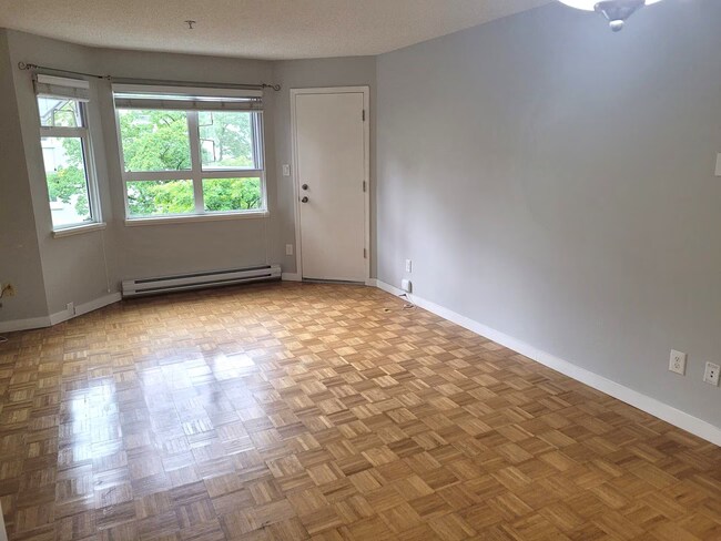 Building Photo - 921 Thurlow St