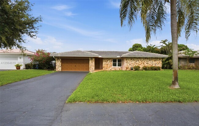 Building Photo - 821 Ramblewood Dr