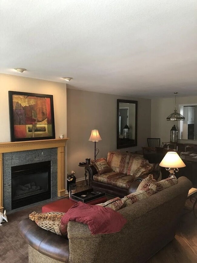 Building Photo - Lovely 4 Bedroom Townhome in Denver