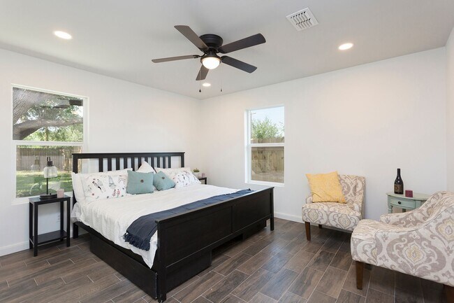 Foto del edificio - Beautiful 3 Bedroom House for Rent!