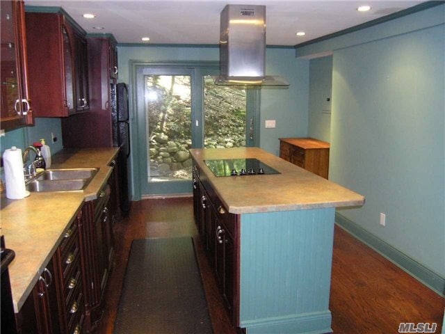 Building Photo - 134 Centerport Rd