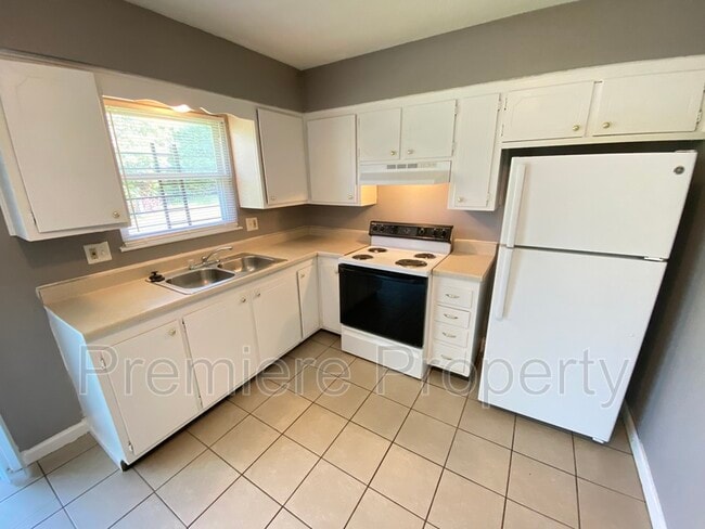Foto del edificio - 7226 Gilmore Ave