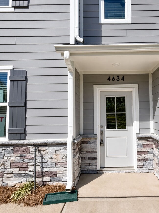 Building Photo - 4634 Dogwood Pl