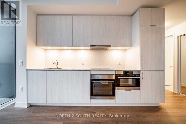 Photo du bâtiment - 158 Front St E