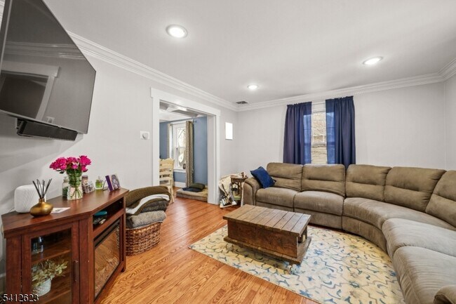 Building Photo - 92 Myrtle Ave