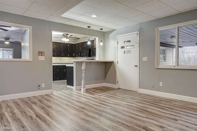 Foto del edificio - 1426 Spring Valley Cir