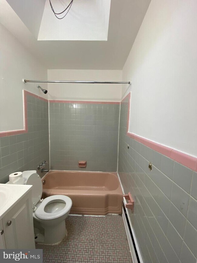 Foto del edificio - 6121 Colgate St