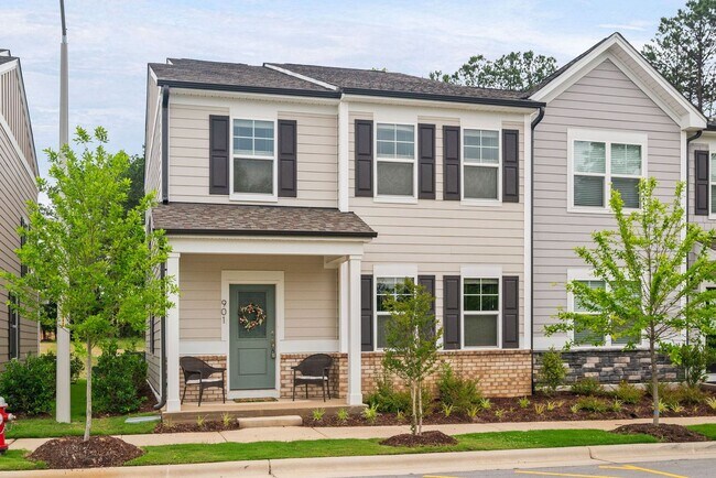 Foto del edificio - Stunning 3BD, 2.5BA End-Unit Fuquay-Varina...