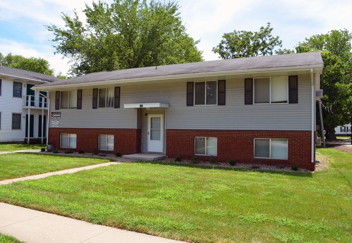 Primary Photo - 115 W Willow St