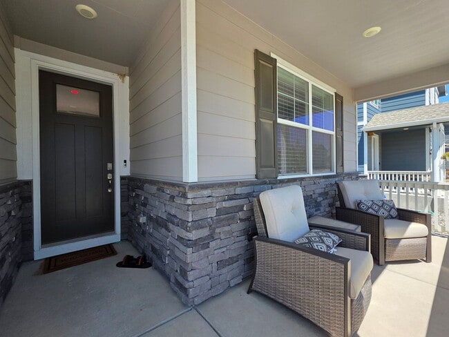 Building Photo - Beautiful newer build three bedroom house ...