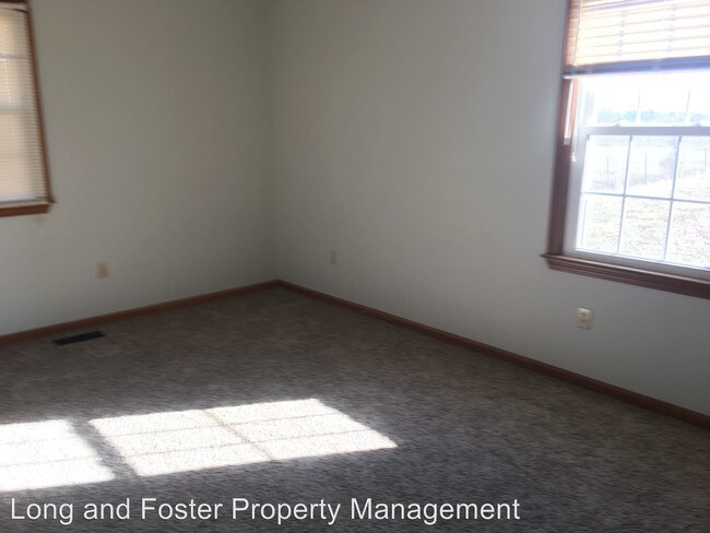 Building Photo - 3 br, 1.5 bath House - 718 Glade Rd.